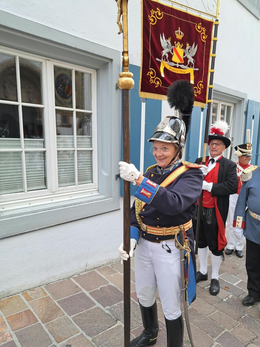 Rittmeisterin Martina Spendel in Uniform mit dem Vortragekreuz
